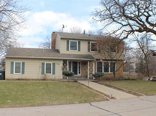 4541 Canterbury Ln, Davenport, IA