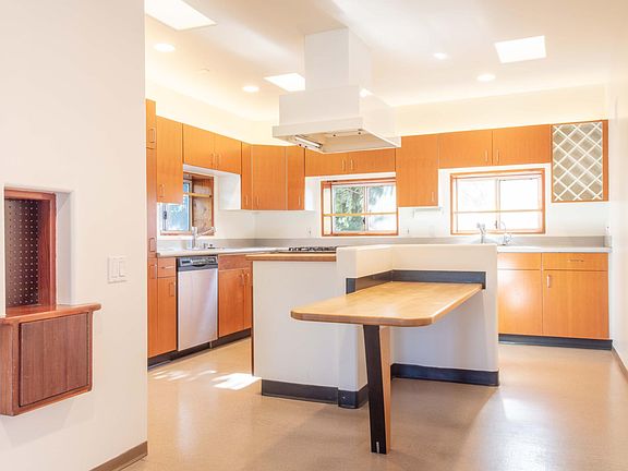 2nd image of 3446 Sherbourne Dr