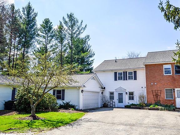 5th image of 107 Burlington Oval Dr