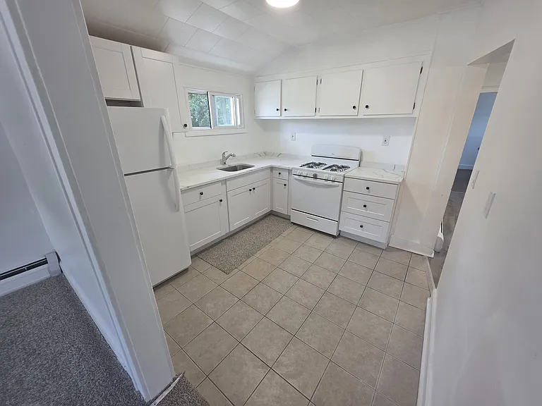 240 Prospect Ave #2R — Photo 1
