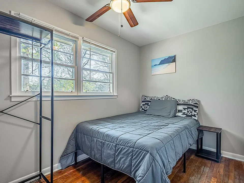 Hedgewood Dr NW