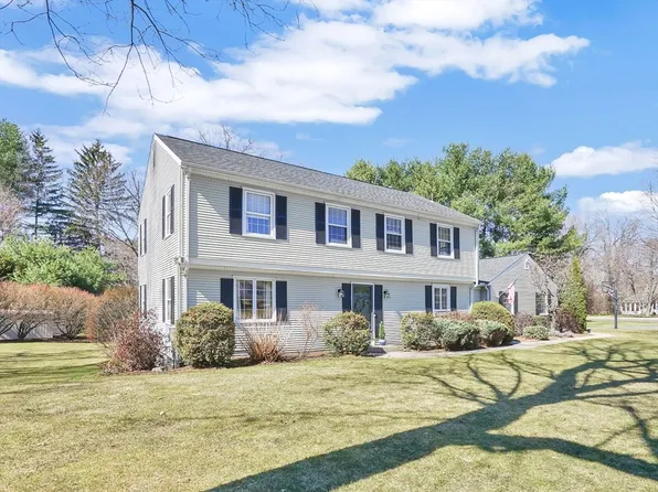 118 Blueberry Hill Rd, Longmeadow, MA 01106