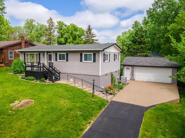 2896 14th St NW, New Brighton, MN 55112