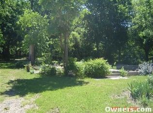 1027 Wade Hampton St, Benbrook, TX 76126