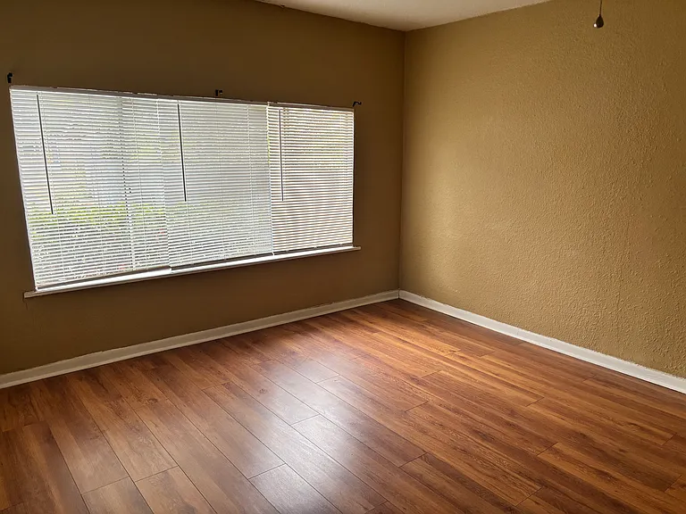 1215 W Russell Pl #REAR COTTAGE — Photo 10