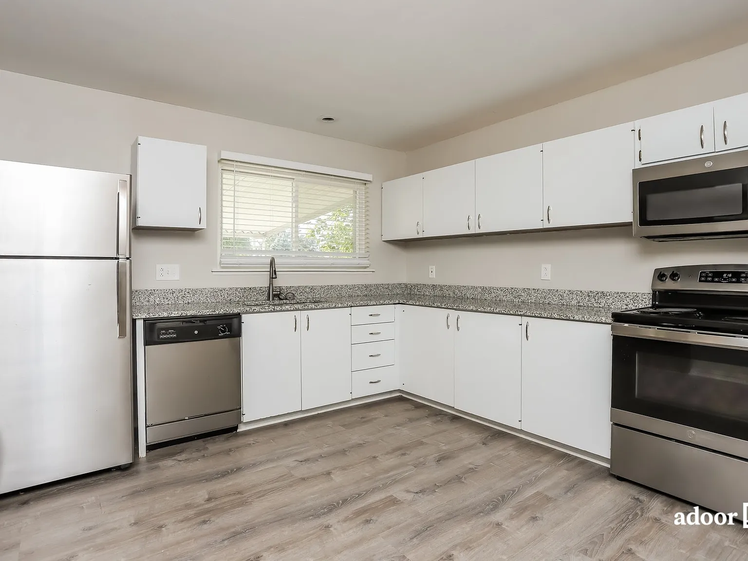 3 bed, 2.0 bath, 1465 sqft, $1,745 — Photo 3