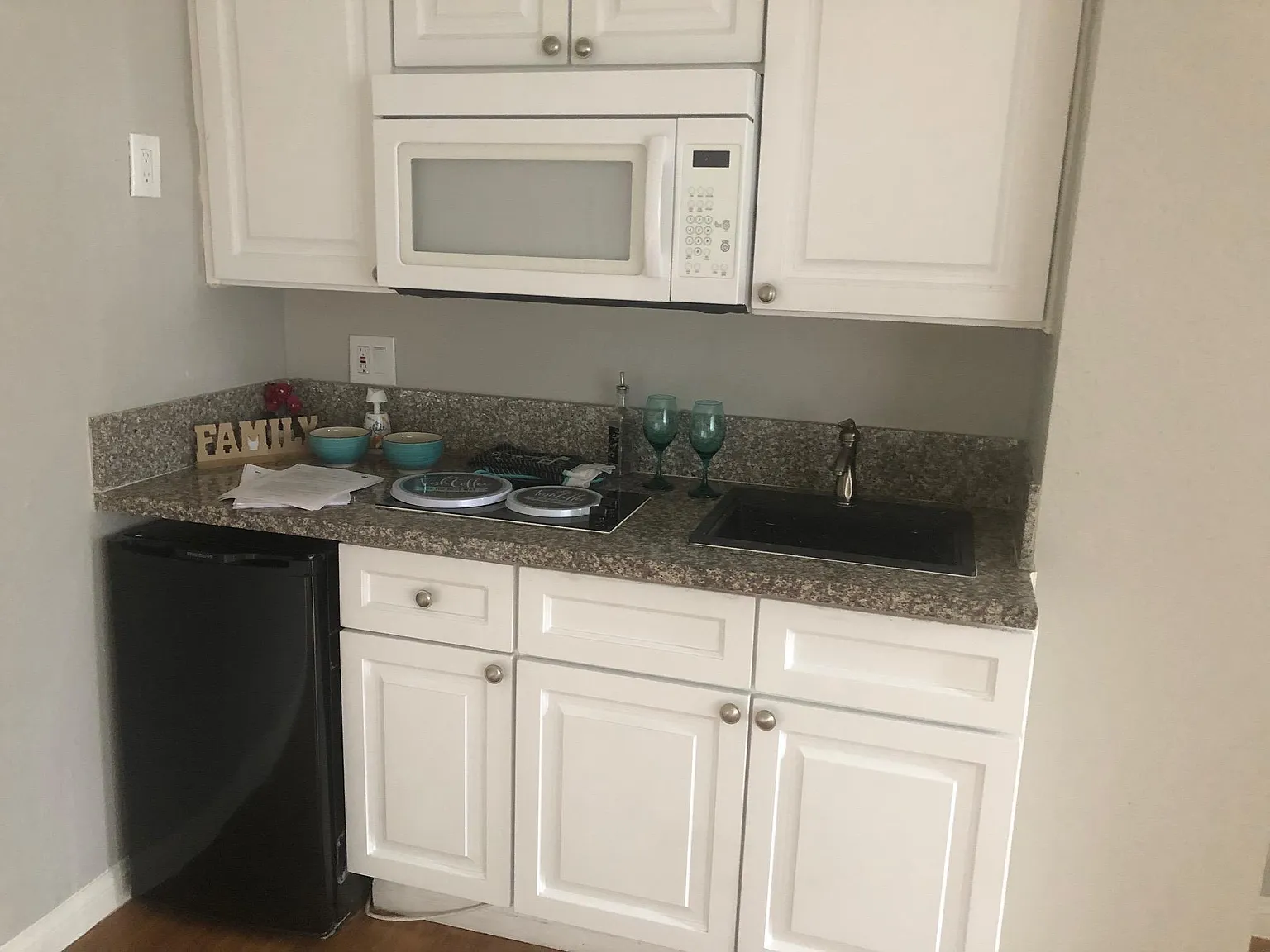 Studio, 325 sqft, $1,295 — Photo 3
