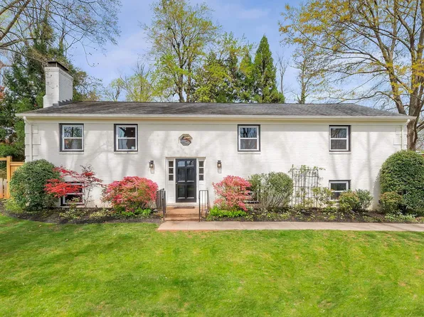 907 Rosser Ln, Charlottesville, VA 22903