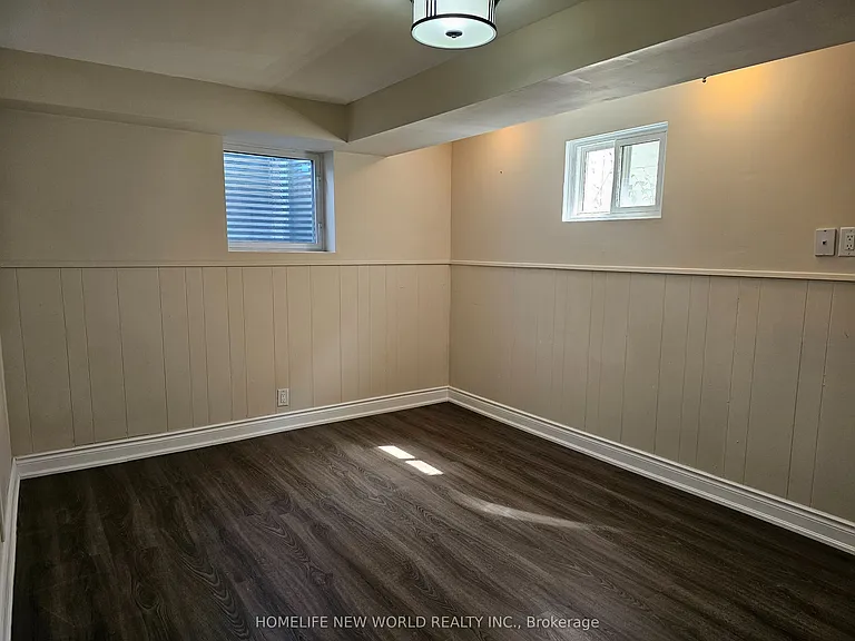 458 Appledore Cres #LOWER — Photo 16