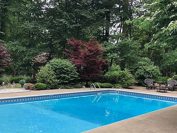 3rd image of 33 Dellwood Ct