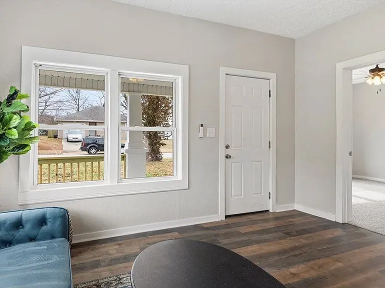 727 E Dale St — Photo 5