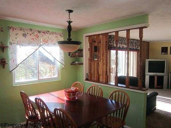 5th image of 226 Eastgate Dr