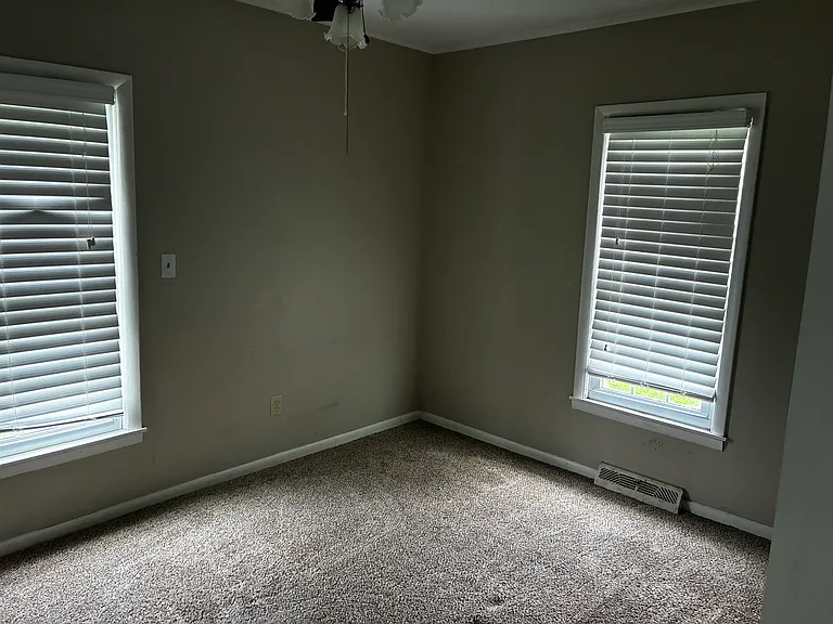 613 Lott St — Photo 10