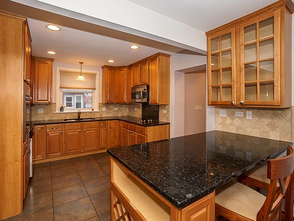 5th image of 6042 N Oriole Ave