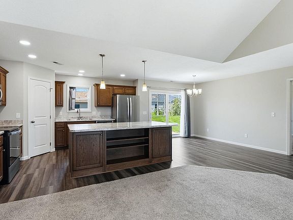 2nd image of 684 S Cottonwood Ct