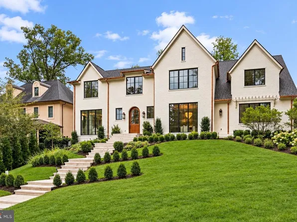2934 Glover Dr NW, Washington, DC 20016