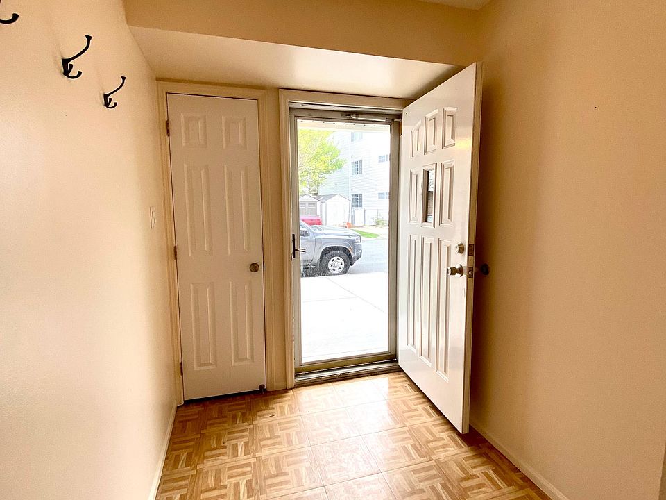 1st image of 33 Red Cedar Ln Floor 1