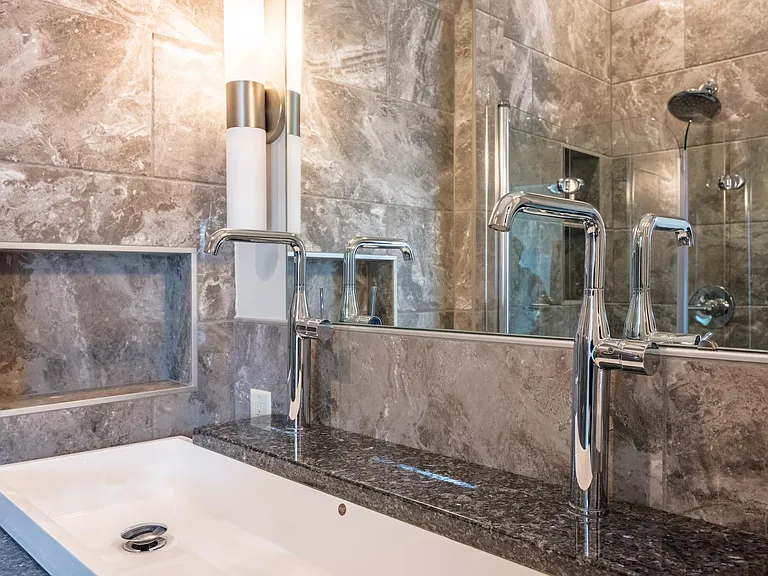 535 W Berry St #2 — Photo 10