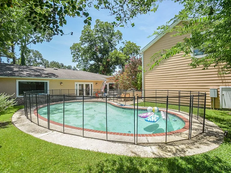 9906 Cedardale Dr — Photo 4