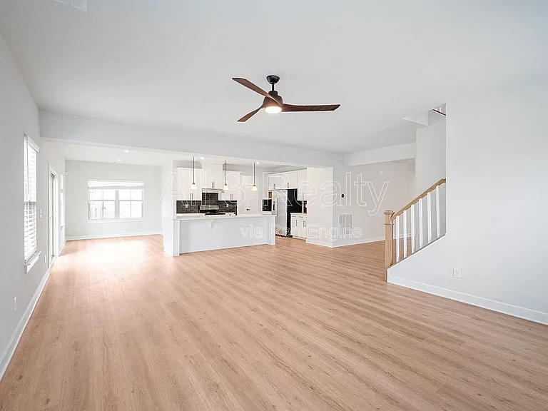 533 Daffodil Ln — Photo 6