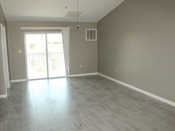 4th image of 1110 SW 47th Ter #204