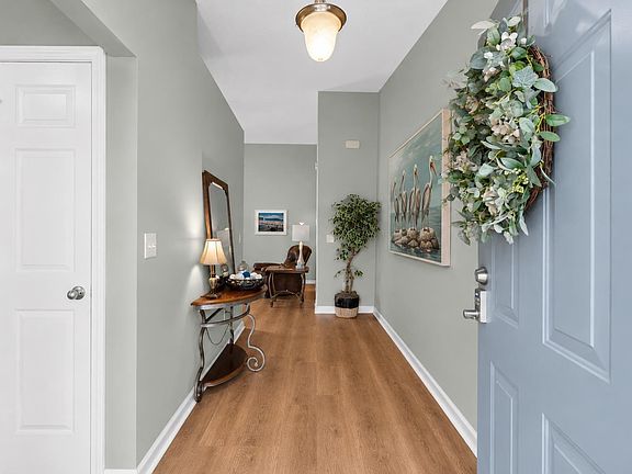 4th image of 252 Hickory Springs Ct.