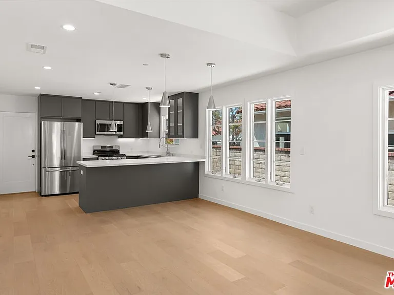 2316 Hill St — Photo 6