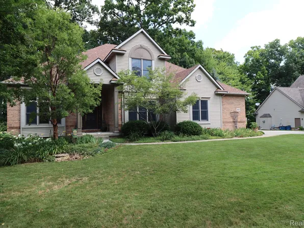 9441 Fair Oaks Dr, Goodrich, MI 48438