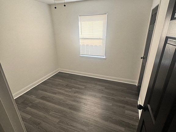 5th image of 368 Pat Dr