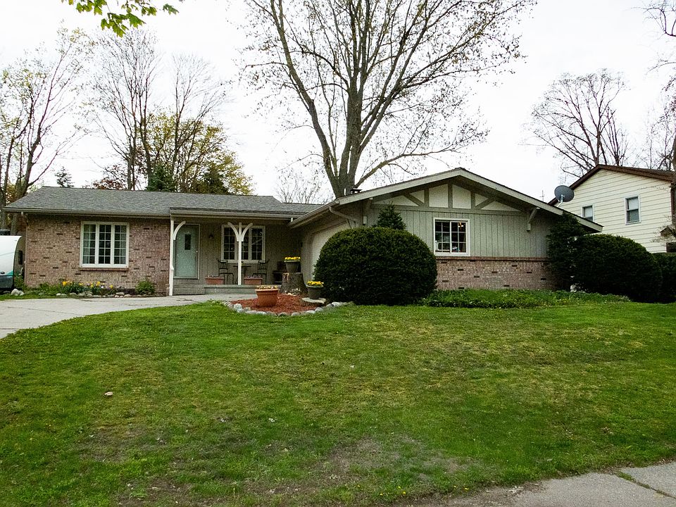 1st image of 1426 Morewood Dr SE