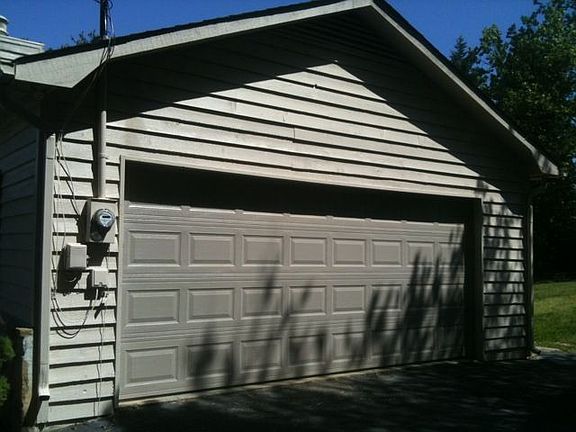 2 car garage w/ keypad, remotes, warranty