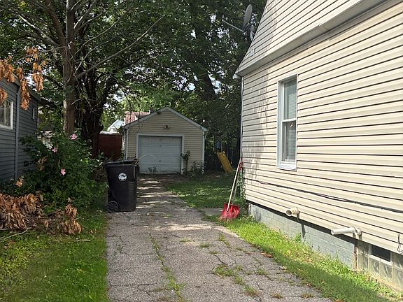 2nd image of 390 E 163rd St