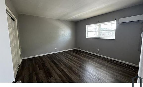 2nd image of 1040 NE 7th Ave APT 35