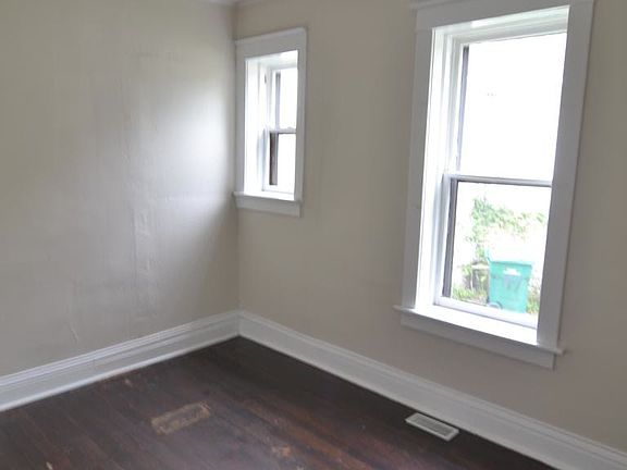 5th image of 1123 N Broadway St #1