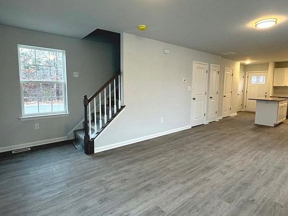 5th image of 525 Dock St