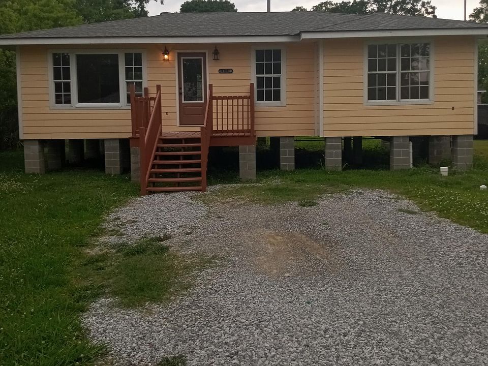 1st image of 44247 Clement St