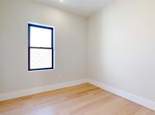 220 Freeman Avenue image 15 of 30