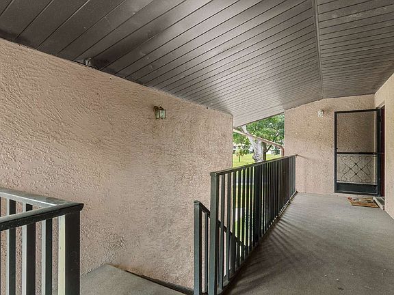 4th image of 2953 SW 32nd Ave