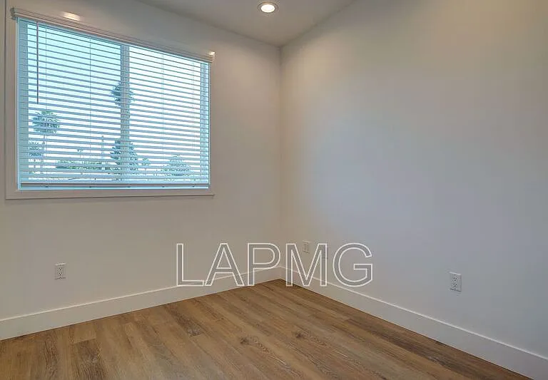 4507 Saturn St #1/2 — Photo 10