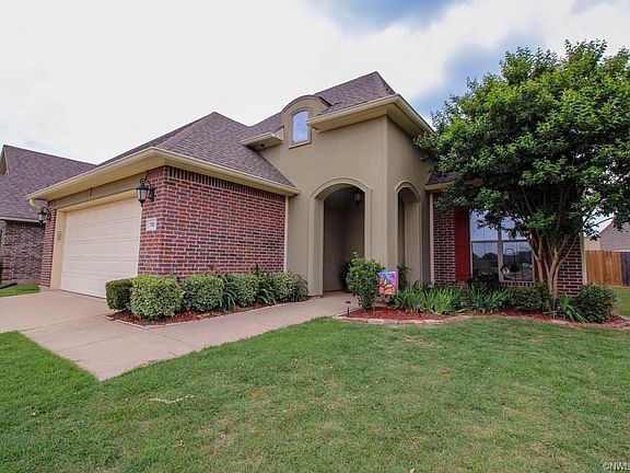 2nd image of 790 Hackberry Dr