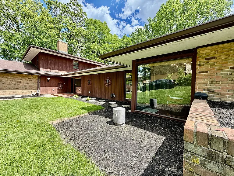 527 Valewood Ln — Photo 57