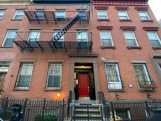 Rented by Compass | media 10