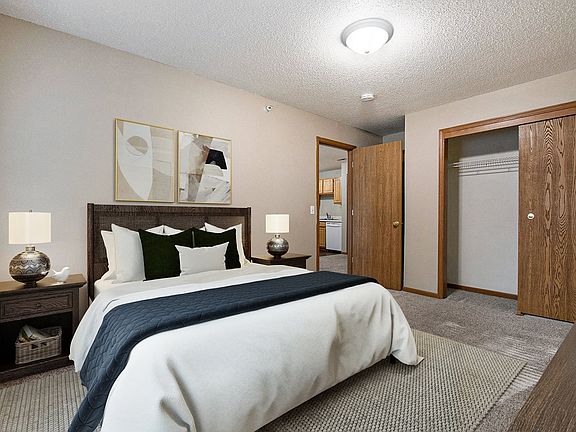 3rd image of 901 Franklin Ave #1204