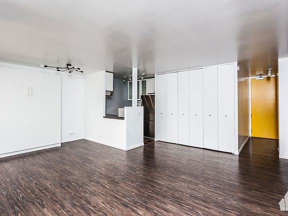 2nd image of 4343 N Clarendon Ave #110