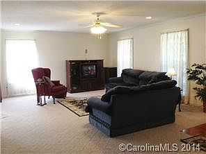 5th image of 2418 Lazy Oak Dr