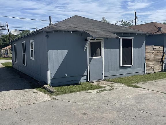 2nd image of 3110 Christie St