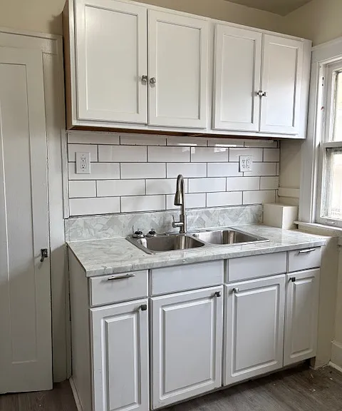 2285 Cortland St — Photo 17