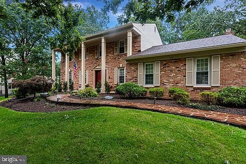1st image of 915 Holly Creek Dr