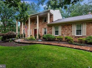 915 Holly Creek Dr, Great Falls, VA 22066