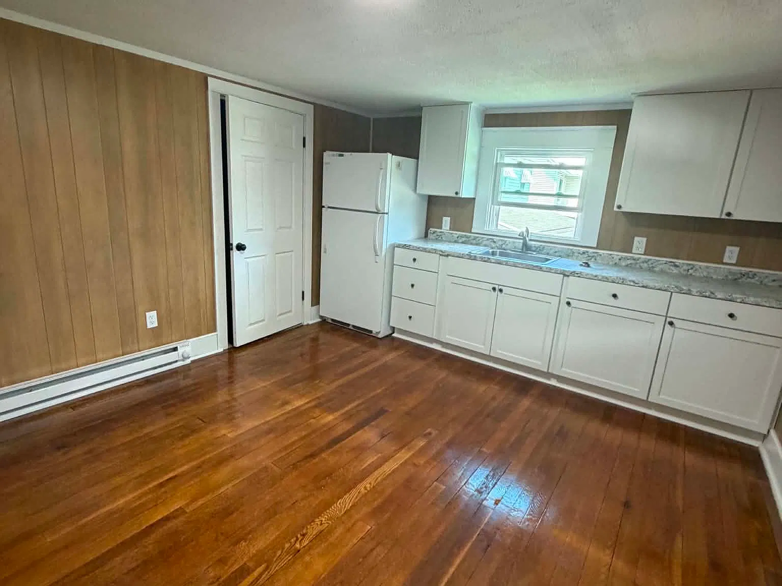 Studio, 200 sqft, $500 — Photo 4